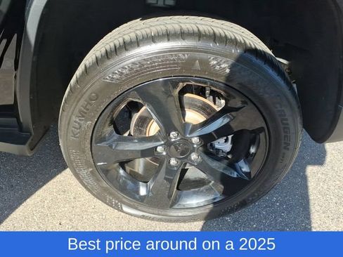 Certified 2025 Jeep Grand Cherokee Limited w/ Black Appearance Package AWD/4WD image 19