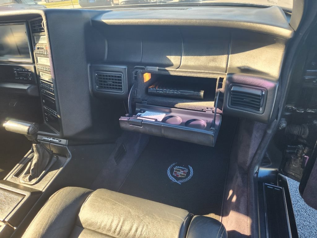 Used 1992 Cadillac Allante FWD image 33