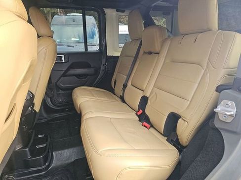 Used 2019 Jeep Wrangler Unlimited Sahara image 10