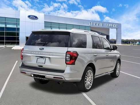 Used 2023 Ford Expedition Platinum image 4