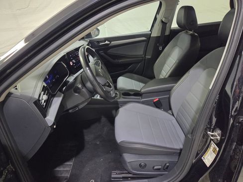 Used 2025 Volkswagen Jetta SE FWD image 13