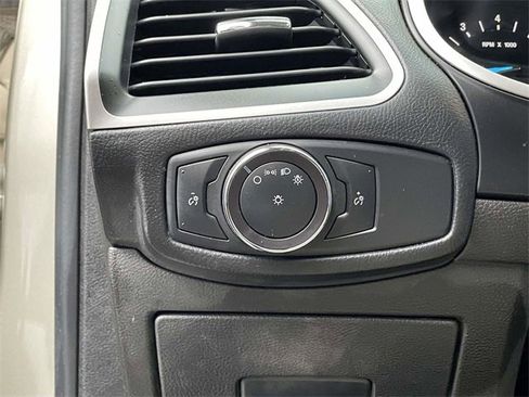 Used 2017 Ford Edge SEL image 21