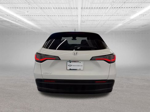 Used 2023 Honda HR-V LX image 4