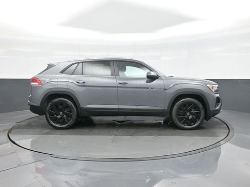 New 2026 Volkswagen Atlas Cross Sport SE image 8