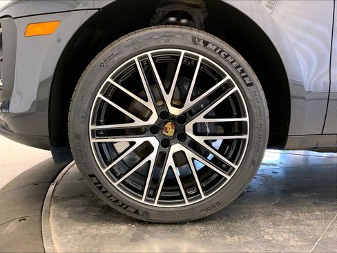 Used 2026 Porsche Macan AWD/4WD image 10