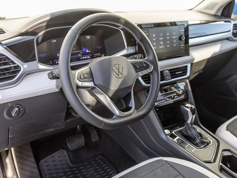 New 2026 Volkswagen Taos SE image 7