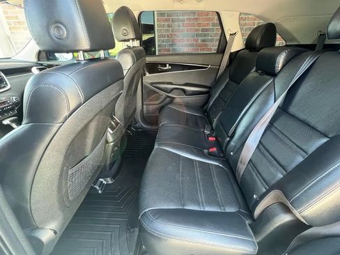 Used 2019 Kia Sorento EX FWD image 38