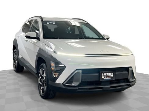 Used 2025 Hyundai Kona SEL image 1