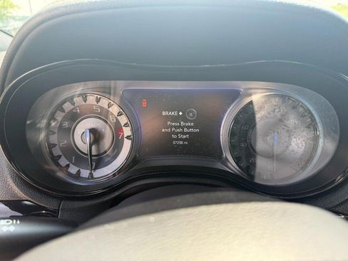 Used 2019 Chrysler 300 S RWD image 13