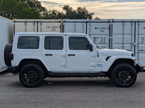 Used 2022 Jeep Wrangler Unlimited Sahara w/ Cold Weather Group AWD/4WD image 4