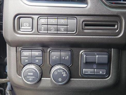 Used 2024 Chevrolet Tahoe Z71 w/ Z71 Off-Road Package AWD/4WD image 15