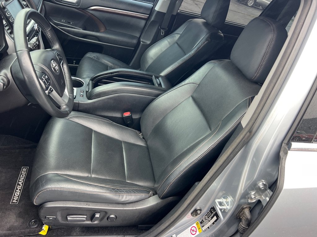 Used 2015 Toyota Highlander Limited Platinum AWD/4WD image 12