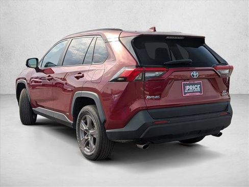 Used 2024 Toyota RAV4 XLE w/ Convenience Package image 5