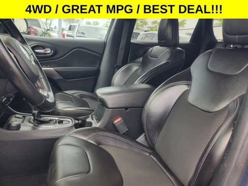 Used 2020 Jeep Cherokee Latitude Plus w/ Cold Weather Group AWD/4WD image 10