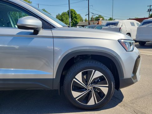 New 2025 Volkswagen Taos SE image 8