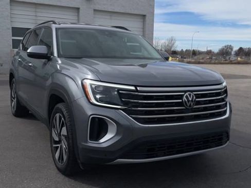 Used 2025 Volkswagen Atlas SE image 4