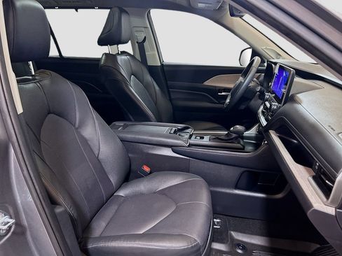 Used 2025 Toyota Grand Highlander FWD image 28