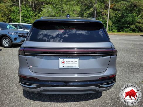 Used 2024 Lincoln Nautilus Reserve AWD/4WD image 4