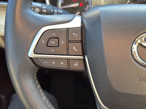 Used 2022 Toyota Highlander XLE image 14