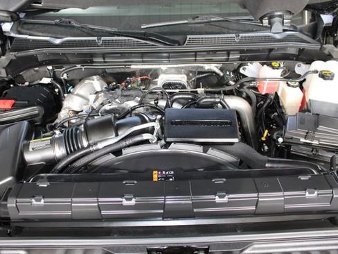 Used 2025 GMC Sierra 2500 AT4 image 32