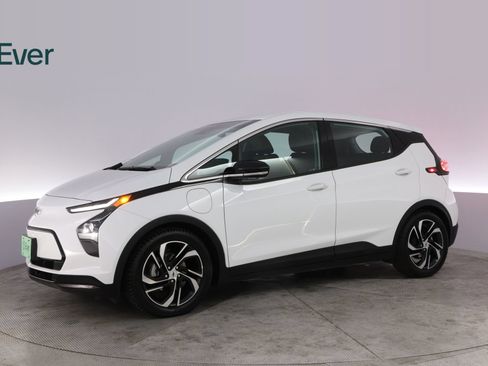 Used 2023 Chevrolet Bolt LT w/ Infotainment Package FWD image 18