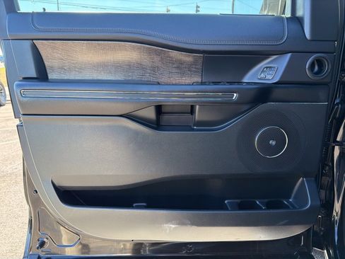 Used 2021 Ford Expedition Limited image 37