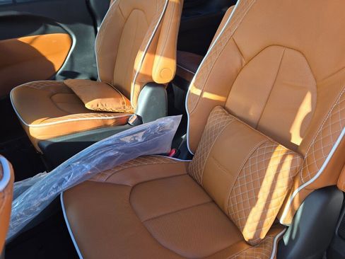 New 2026 Chrysler Pacifica Pinnacle AWD/4WD image 18