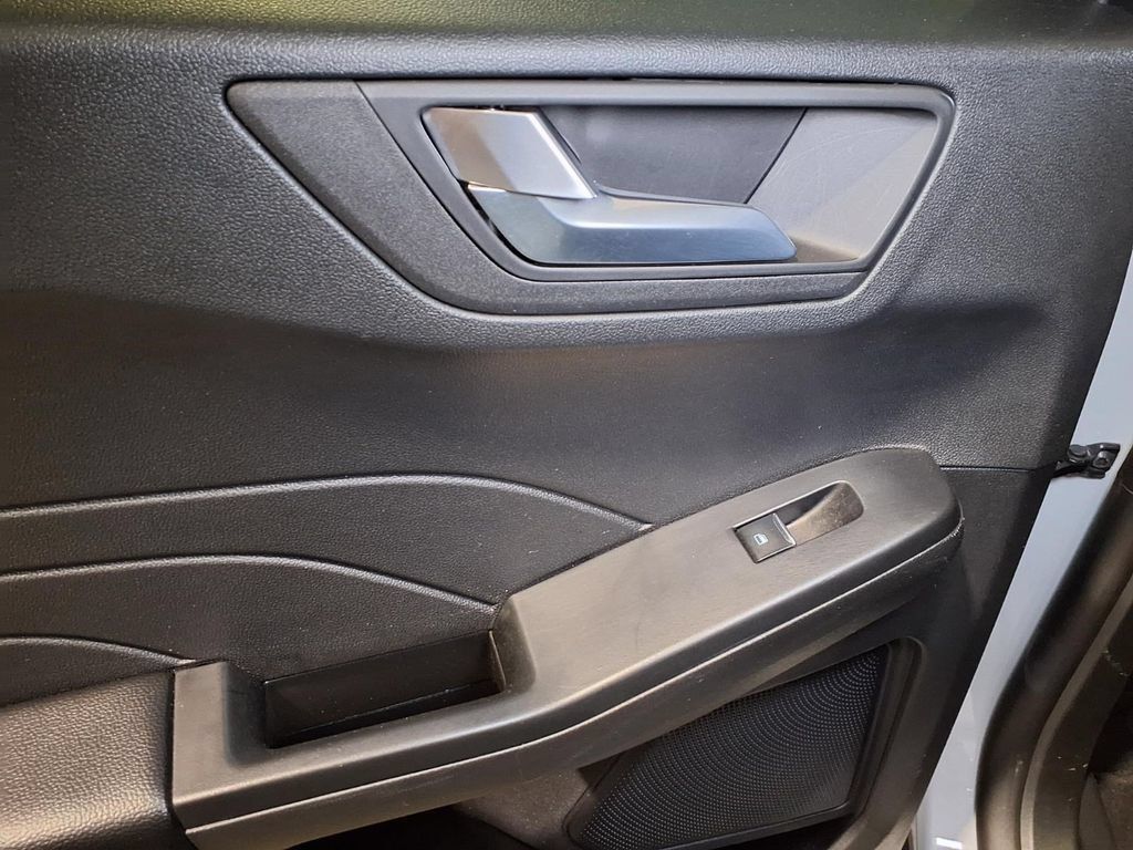 Used 2025 Ford Escape ST-Line FWD image 22