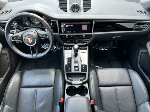 Certified 2023 Porsche Macan AWD/4WD image 6