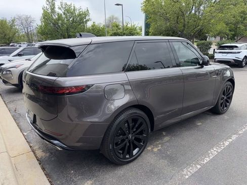 Used 2025 Land Rover Range Rover Sport Dynamic SE AWD/4WD image 3