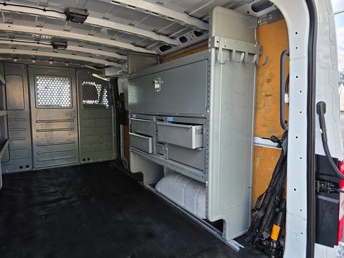 Used 2021 Nissan NV 2500 SV image 12