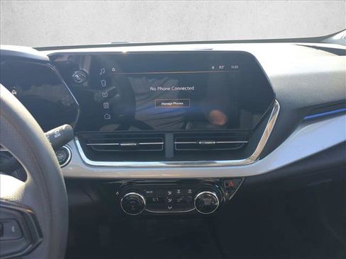 Used 2025 Chevrolet Trax LT image 13