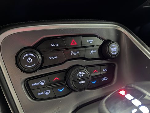 Used 2020 Dodge Challenger SXT w/ Plus Package image 11