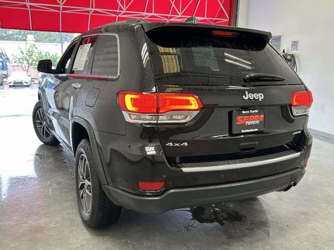 Used 2018 Jeep Grand Cherokee Limited AWD/4WD image 5