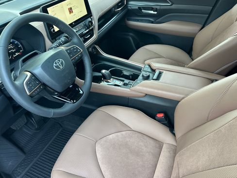 Certified 2026 Toyota Grand Highlander AWD Hybrid image 9