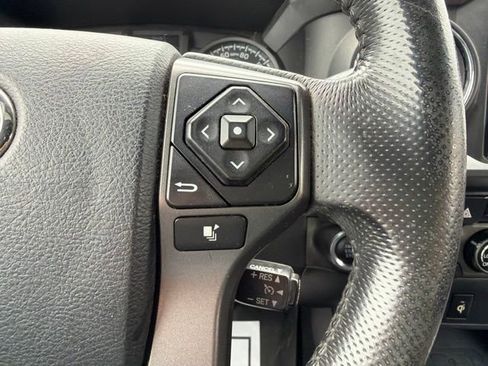 Used 2017 Toyota Tacoma TRD Off-Road w/ Tow Package RWD image 19