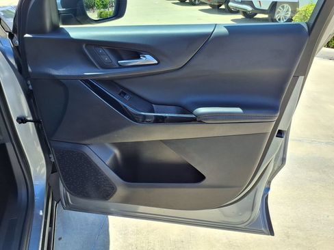 Used 2025 Chevrolet Equinox LT FWD image 21