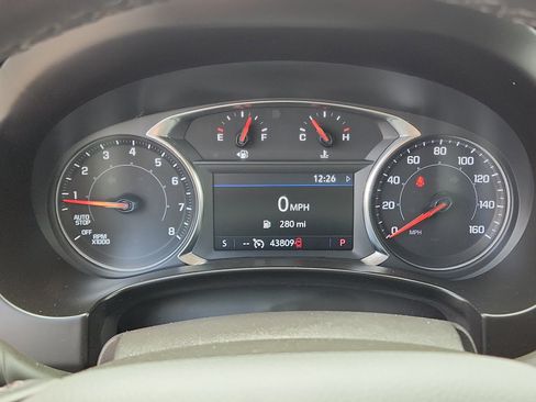 Used 2024 GMC Terrain SLT image 17