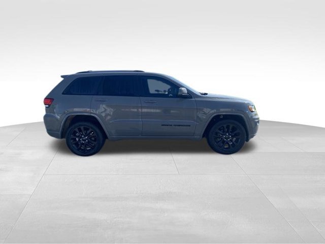 Used 2020 Jeep Grand Cherokee Altitude AWD/4WD image 3