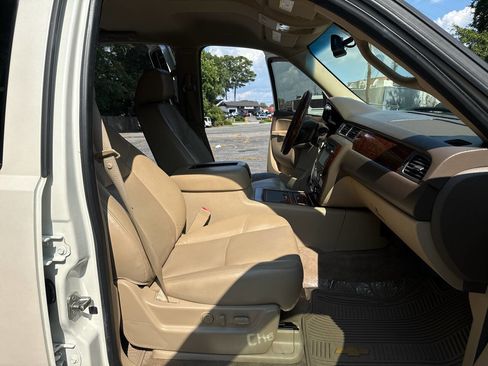 Used 2012 Chevrolet Avalanche LTZ image 24