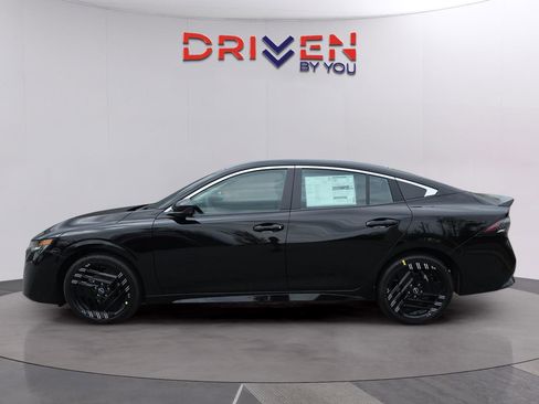 New 2026 Nissan Sentra SR w/ Floor Mat Package FWD image 2