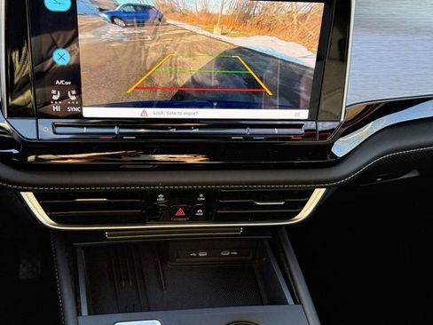 Certified 2025 Volkswagen Atlas Cross Sport SE image 23