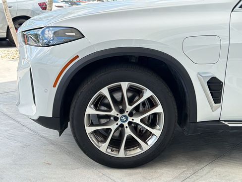 Used 2025 BMW X5 xDrive50e AWD/4WD image 13