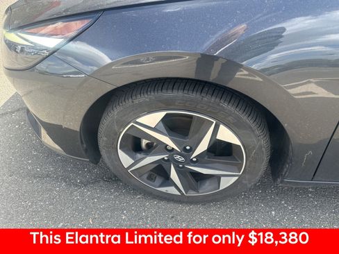Used 2022 Hyundai Elantra Limited image 27