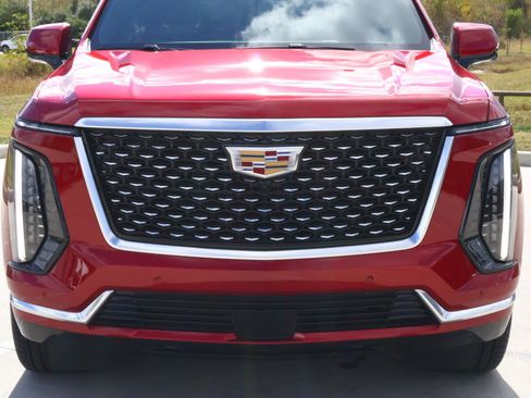 Certified 2025 Cadillac Escalade Premium Luxury w/ LPO, Floor Liner Package image 8