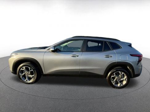 Used 2025 Chevrolet Trax LT image 9