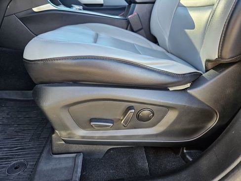 Used 2021 Ford Explorer XLT w/ Equipment Group 202A image 13