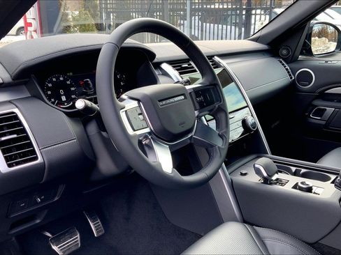 New 2026 Land Rover Discovery Limited Edition image 8