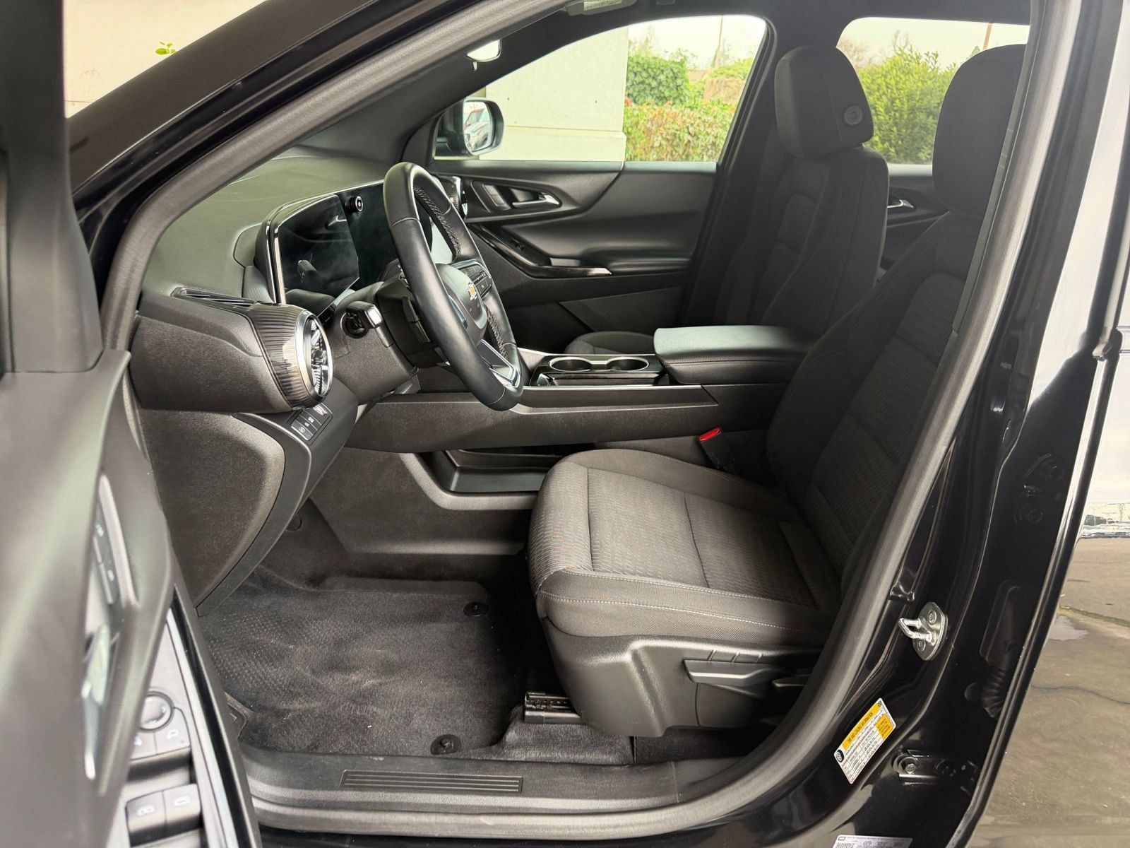 Used 2025 Chevrolet Equinox LT FWD image 27