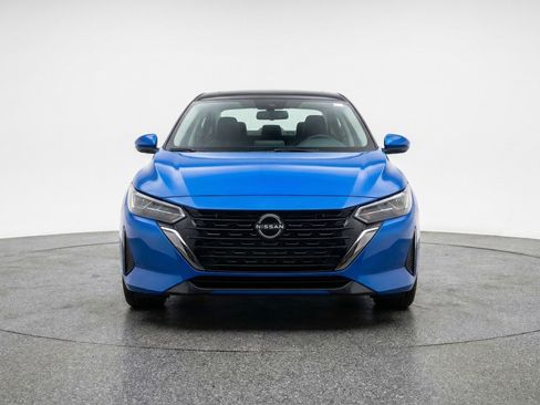 Used 2025 Nissan Sentra SV image 2